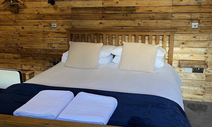 Axminster House | Rustic King