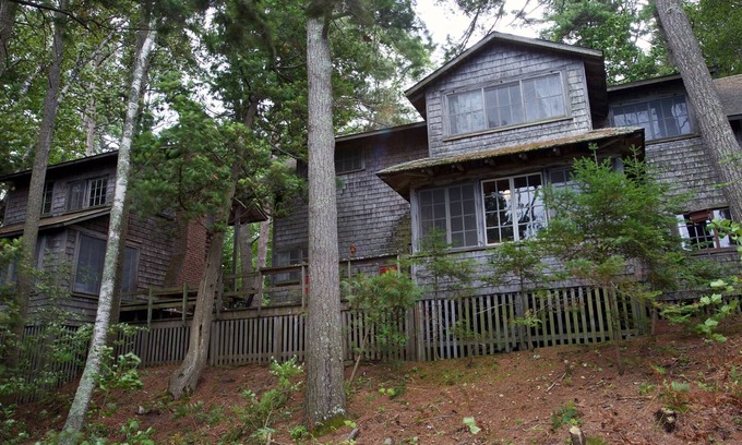 Leland Cottage | Rustic Lake Michigan Cottage With Private Beach