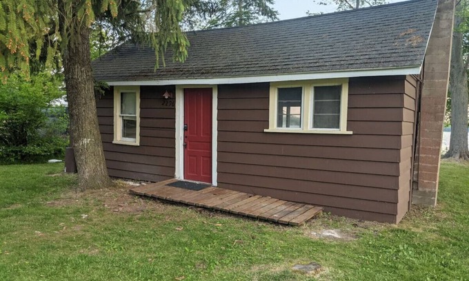 Fennville Cabin | Rustic Lakefront Cabin near Saugatuck&South Haven