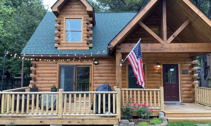 Swinging Bridge Village House | Rustic Log Cabin at Swinging Bridge