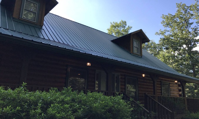 Dahlonega Cabin | Rustic Luxury at its finest- Individual Rooms, Suites, & Cabins or book it all!