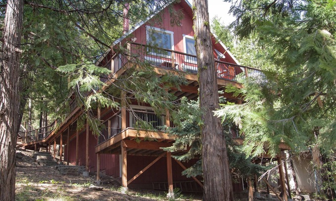 Long Barn Cabin | Rustic luxury mins. to Pinecrest Lake, Strawberry & Sierra mountain fun!