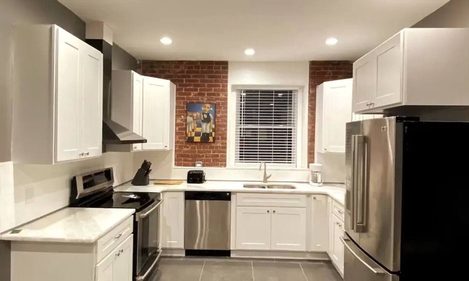 Allentown Apartment | Rustic, Modern and Luxury 2BR Apartment with Parking