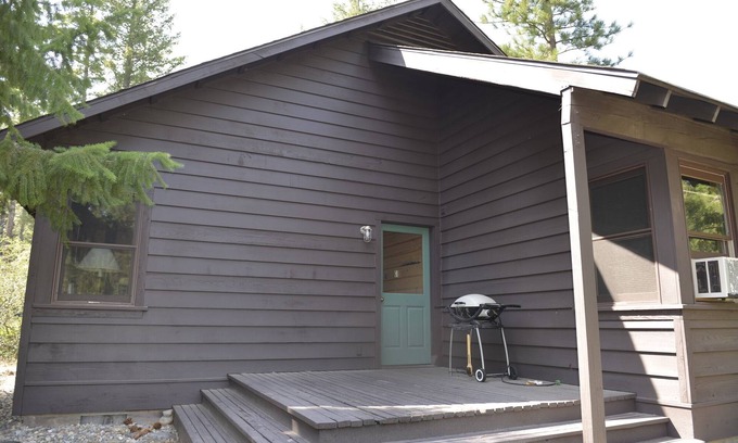 Mazama Cabin | Rustic One Bedroom Cabin