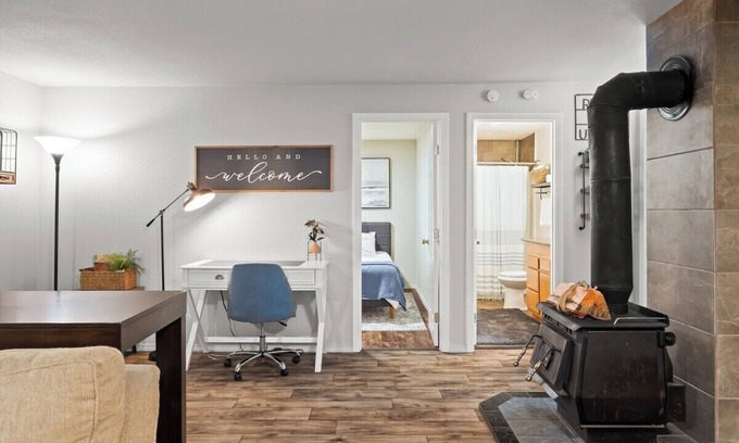 Littlerock House | Rustic Private Cottage w/King Bed & HiSpeed Wi-Fi