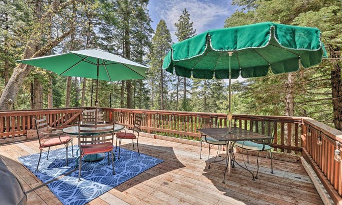 Arnold House | Rustic Retreat - Hideout with Community Perks