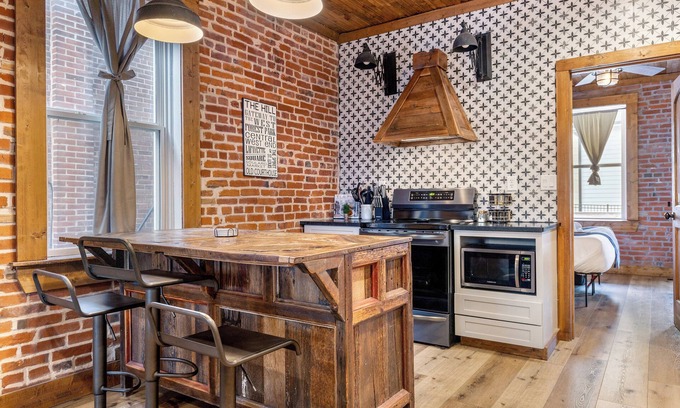 The Hill Apartment | Rustic Retreat on The Hill by StayLage