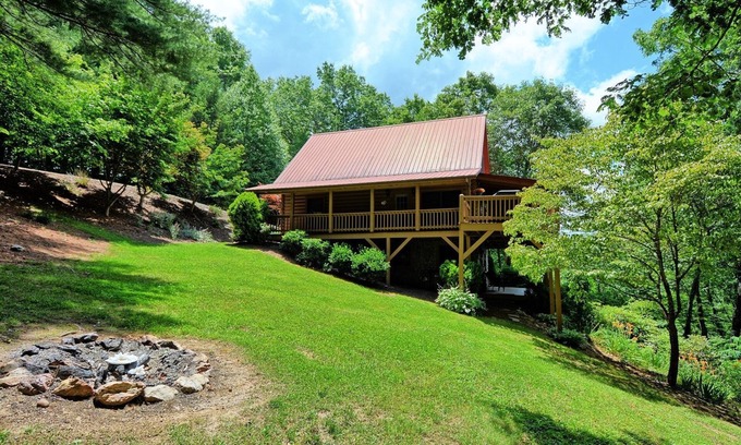 West Jefferson Cabin | Rustic River-Open for Bookings! River Access, WIFI, Ping Pong, Fire Pit