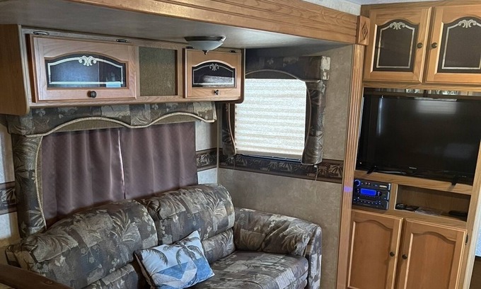 Cypress Lakes Estates House | Rustic Stay - Camper Experience