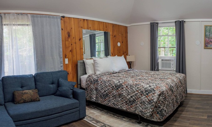 Bar Harbor Cabin | Rustic Traditional Cabin Cabin 10B