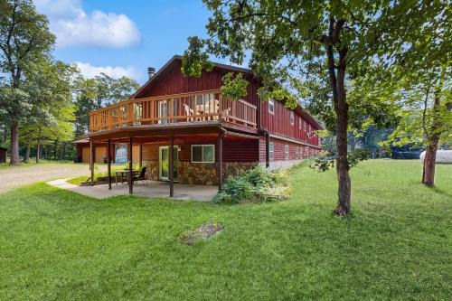 Friendship House | Rustic Woodland Retreat