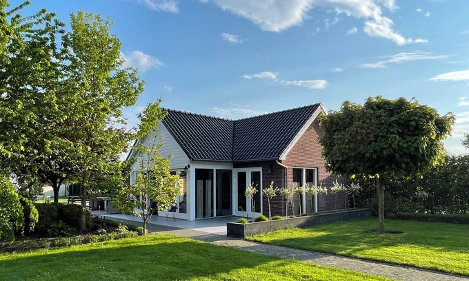 Municipality of Goeree-Overflakkee House | Rustig gelegen luxe verblijf in Dirksland, Goeree Overflakkee te Zuid-Holland