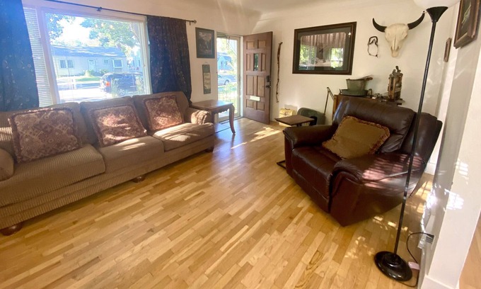 Central - Terry Apartment | Rusty Relic - hot tub - 7min to hospital - 5min to DT - 5min to freeway