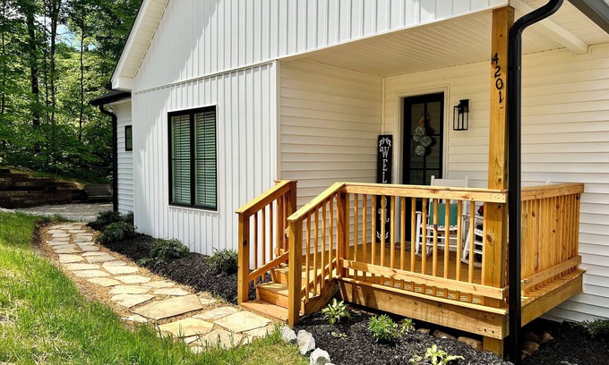 Santa Fe House | Ruth’s Retreat-12 mins from Leipers Fork-sleeps 4