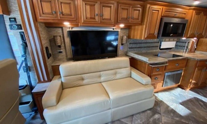 Regina Beach House | RV on Regina Beach Seasonal Site