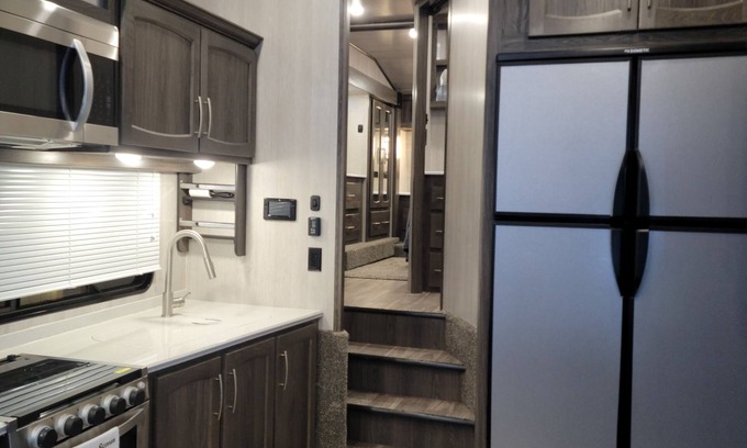 Raisin House | RV Private Park-Like Yard & Animal Encounters - Close to National Parks