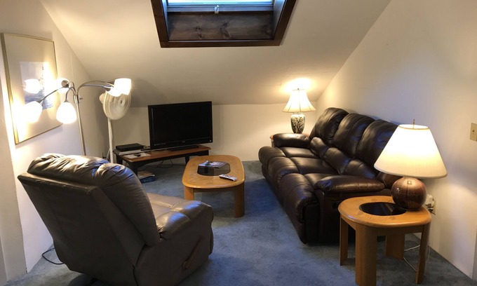 Bar Harbor Cottage | RYAN'S ACADIA CARRIAGE HOUSE - 2 1/2 mi. from town, 1 mi. to Eagle Lake!