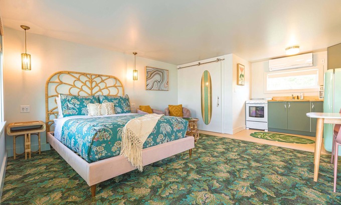 Rye Apartment | Rye Motor Inn - Deluxe Queen Studio Apartment - ADULTS ONLY
