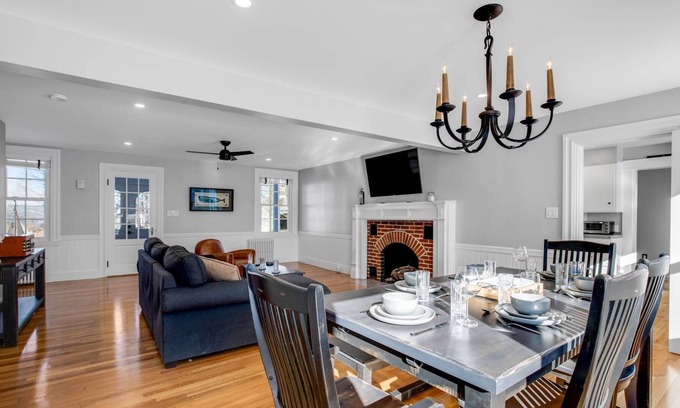 Rye Condo | Rye Retreat: Fireplace, Fast WiFi, Big Screen TV - Near Portsmouth, Seabrook, Seaside, and Shopping