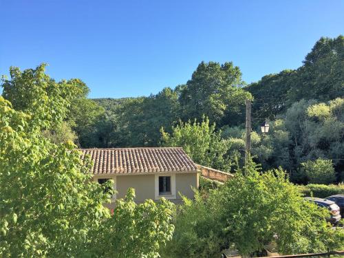 Fontaine-de-Vaucluse Apartment | Séjour Authentique et provençal