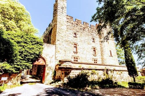 Castelnau-Valence Apartment | Séjour de Rêve au Château