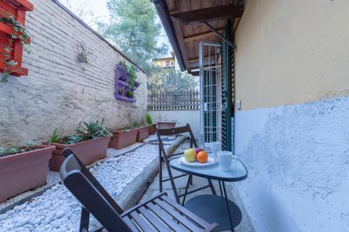 Sant' Ambrogio Apartment | S.Ambrogio Courtyard in Florence-hosted by Thinah