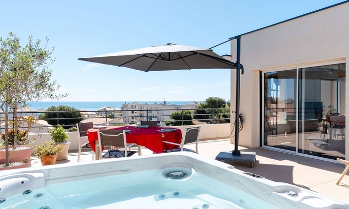 Narbonne-Plage Apartment | S B401 T3 air-conditioned flat with WIFI, terrace with jacuzzi, sea and Clape views