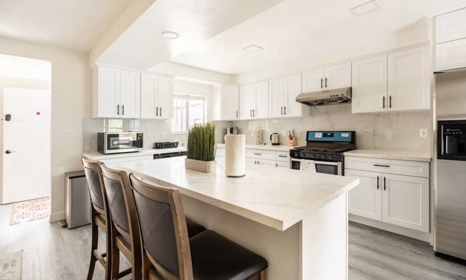 East San Gabriel Villa | S- Two houses at same location