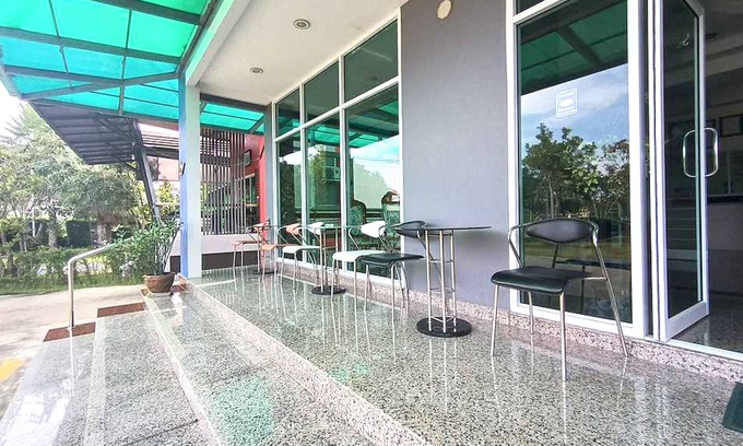 Pak Nakhon Hotel | Sabai Palace