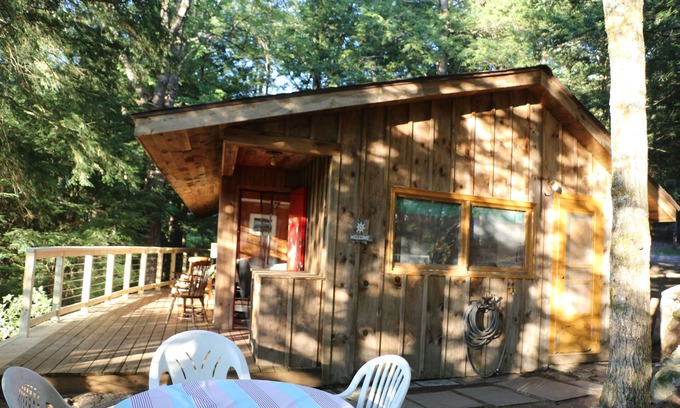 Hadley House | Sacandaga Lake House Adirondack camp