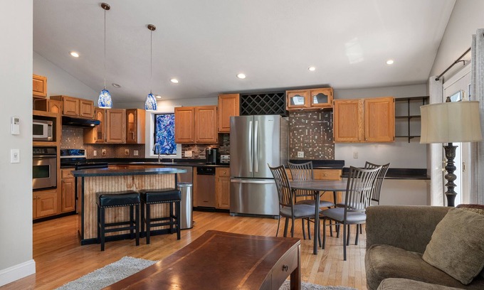 Southern Coast Apartment | Saco Central Haven: Your Perfect Retreat