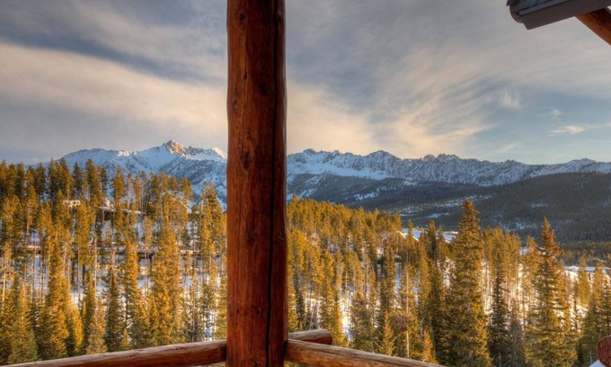 Saddle Ridge Condo | Saddle Ridge B5 (3-Bedroom Condo) with Mountain view by Moonlight Basin Lodging