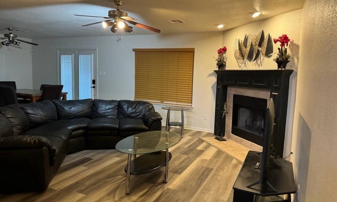 Killeen House | Saegert Ranch Oasis: 4BR/2.5BA