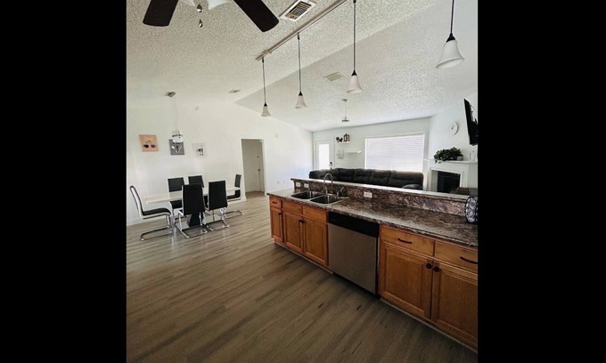 Deltona Lakes House | Safari Home King beds Big Pool