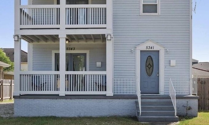 Gentilly House | Safe and charming! 2BR Gentilly gem with large private balcony