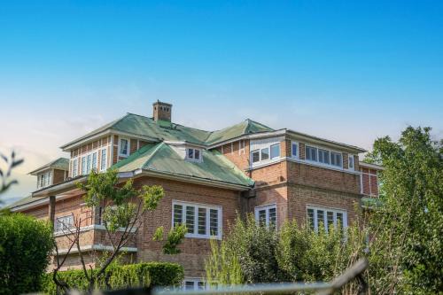 Srinagar House | SaffronStays Awakening Suite