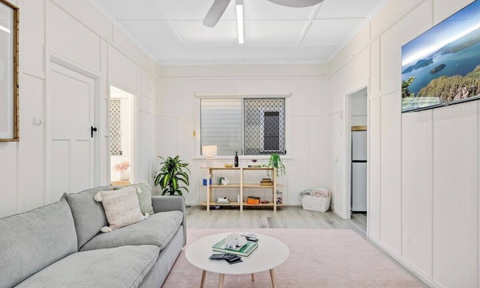 East Toowoomba House | Sage Cottage! CBD Perfection!