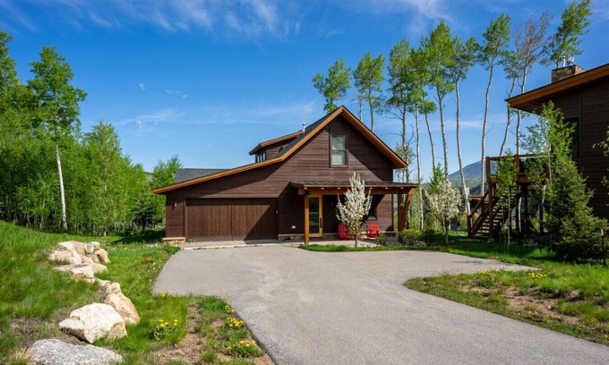 Silverthorne House | Sage Lodge - Luxury Rental, Walk to Clubhouse!