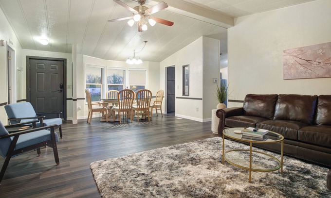 Filer House | Sagebrush & Sunsets - King, Queen, Twins, Pets Welcome!