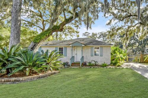 Saint Simons Heights House | Sago Palm Cottage