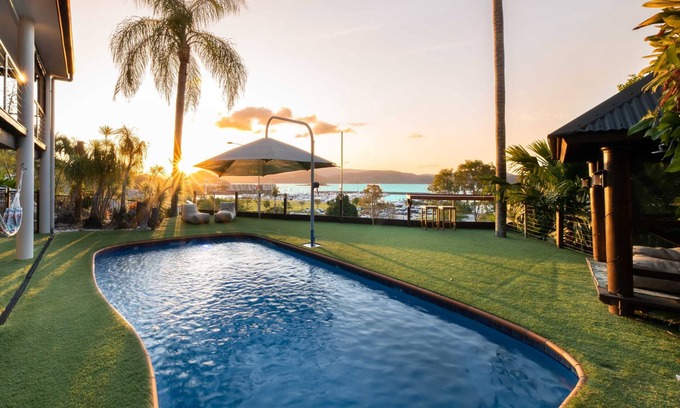 Airlie Beach House | 'Sail Away' Airlie Beach house with Marina Views (Pet Friendly on application)