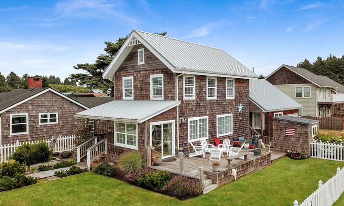 Pacific Beach Cottage | Sail Away Cottage - "This house is FANTASTIC!"