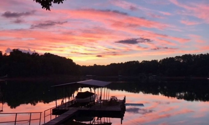 Townville House | Sailgate Escape/Lake Hartwell/Gorgeous Sunset Views/16mi to Clemson