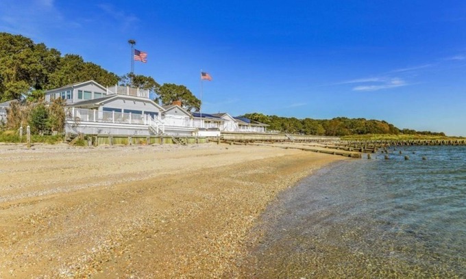 Town of Southold Town House | Sailors Delight Beach House:Private Beach, Vineyards,Farm Stands, North Fork