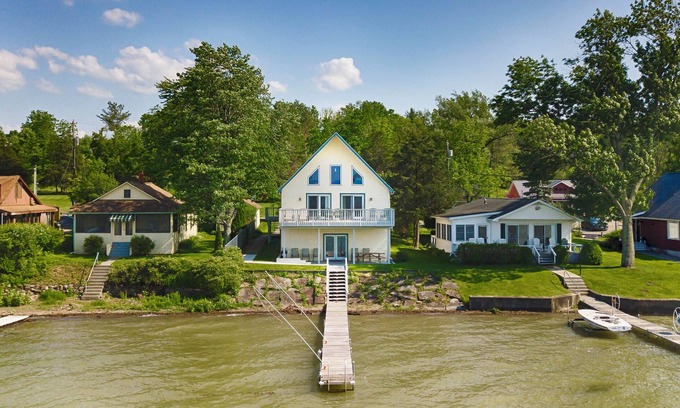 Valois House | Sails and Sunsets: One of the Best Views on the Lake!
