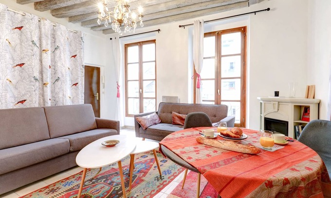 Odeon Apartment | Saint Germain des Pres Cosy 1-Bedroom