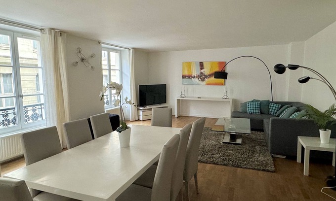 Odeon Apartment | Saint Germain des Pres/Luxembourg Gardens