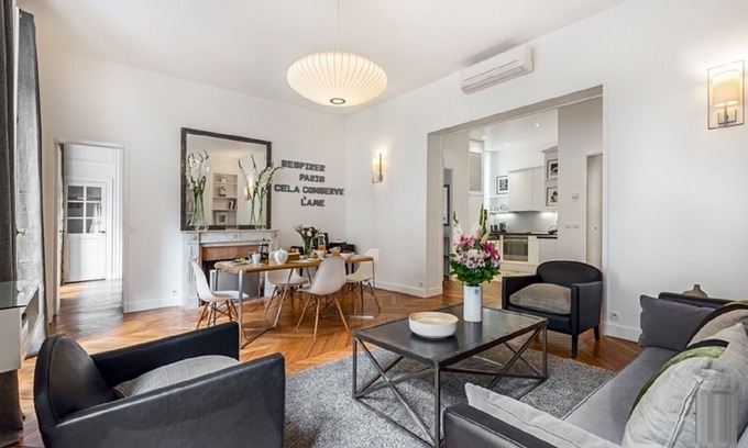 6th Arrondissement Apartment | Saint Germain/Luxembourg Gardens 2 bedroom apartment