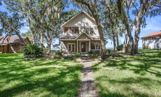 Saint Helena Island House | Saint Helena 129 Bay Point Road 1