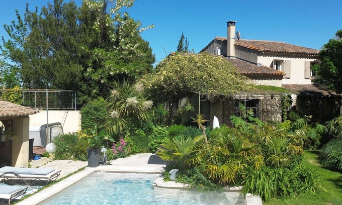 Eyragues Villa | Saint Lary en Provence - spacious holiday house with beautiful prive pool